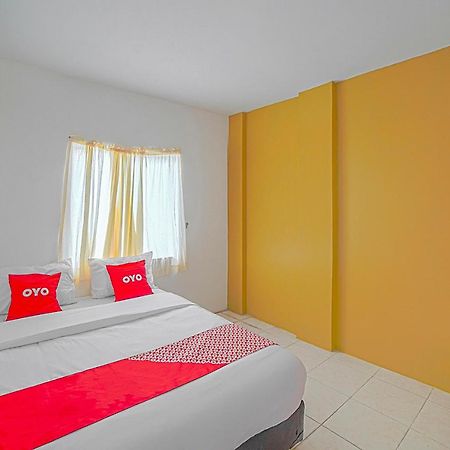 Oyo 90637 Rumah Ni Karo Медан Екстериор снимка