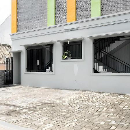 Oyo 90637 Rumah Ni Karo Медан Екстериор снимка