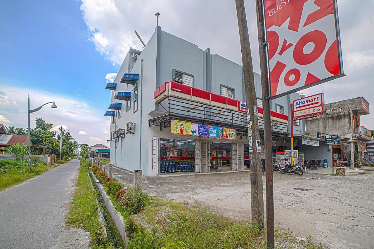 Oyo 90637 Rumah Ni Karo Медан Екстериор снимка