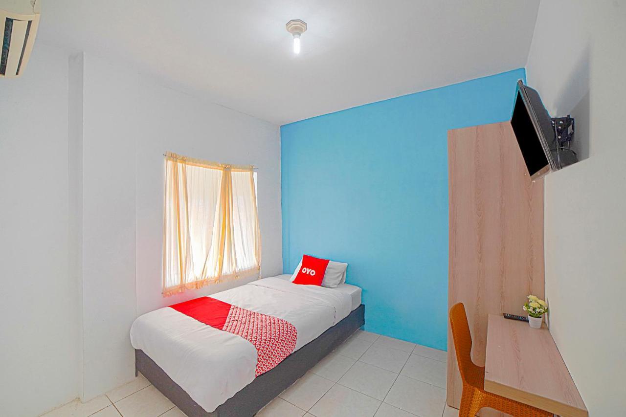 Oyo 90637 Rumah Ni Karo Медан Екстериор снимка