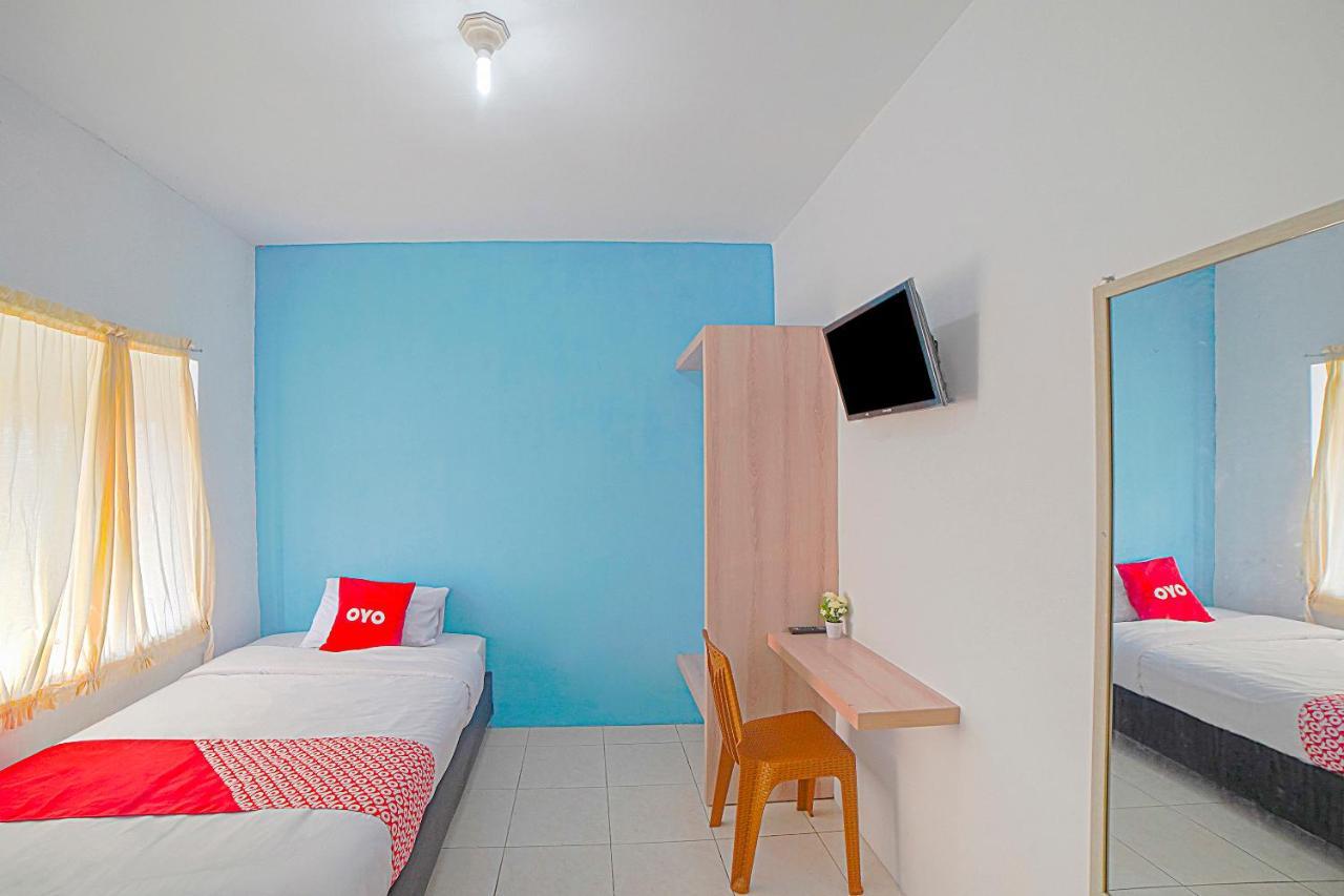 Oyo 90637 Rumah Ni Karo Медан Екстериор снимка
