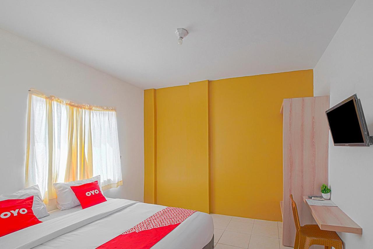 Oyo 90637 Rumah Ni Karo Медан Екстериор снимка