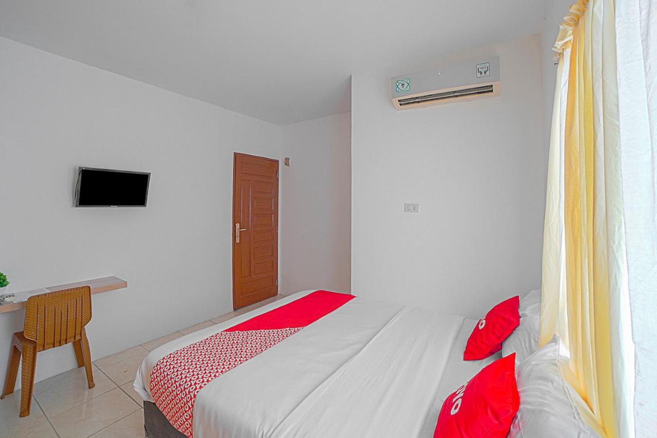 Oyo 90637 Rumah Ni Karo Медан Екстериор снимка