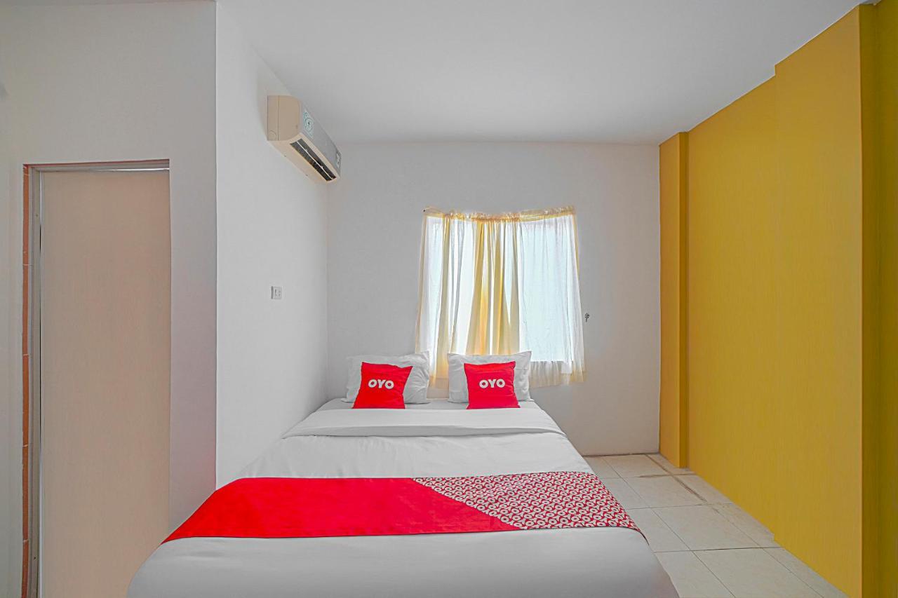Oyo 90637 Rumah Ni Karo Медан Екстериор снимка